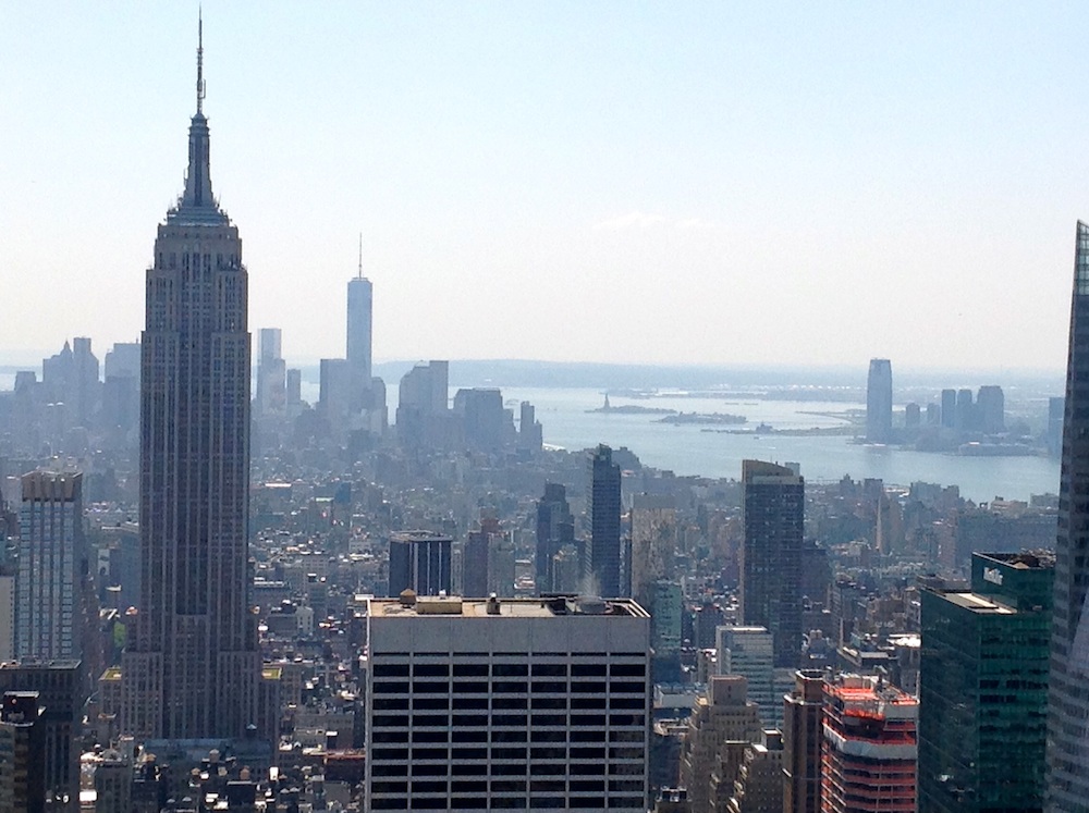IMG_1486_-_Top_of_the_Rock_mit_Blick_auf_das_Empire_State_Building_10